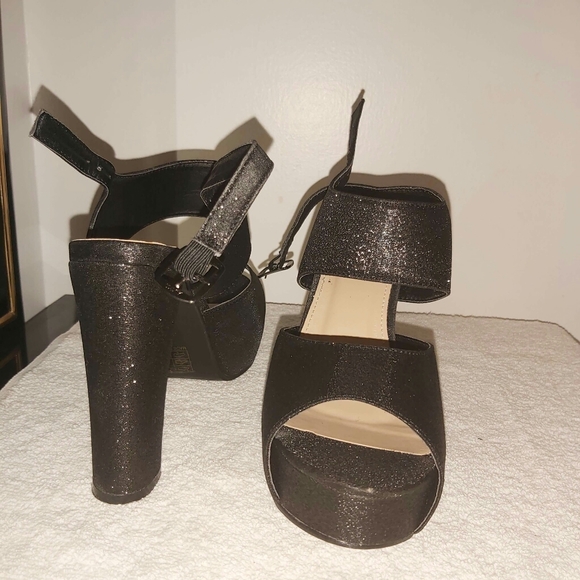 Black shiny platforms - Picture 3 of 4